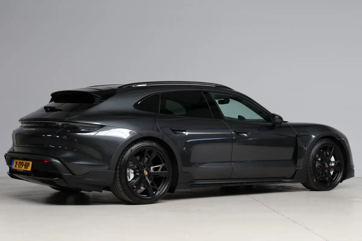 Turbo 93 kWh | burmester | achterasbesturing | head-up | bijrijdersdisplay | carbon | 1e eigenaar