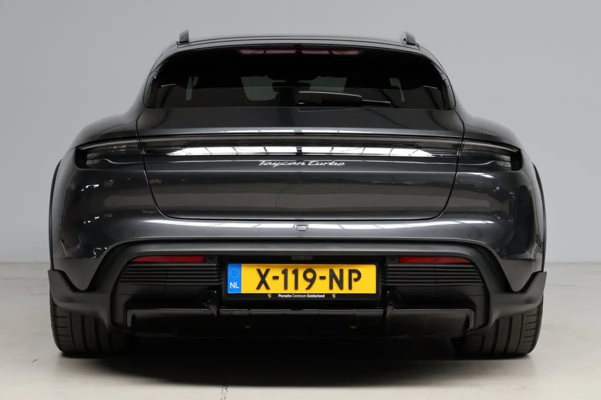 Turbo 93 kWh | burmester | achterasbesturing | head-up | bijrijdersdisplay | carbon | 1e eigenaar