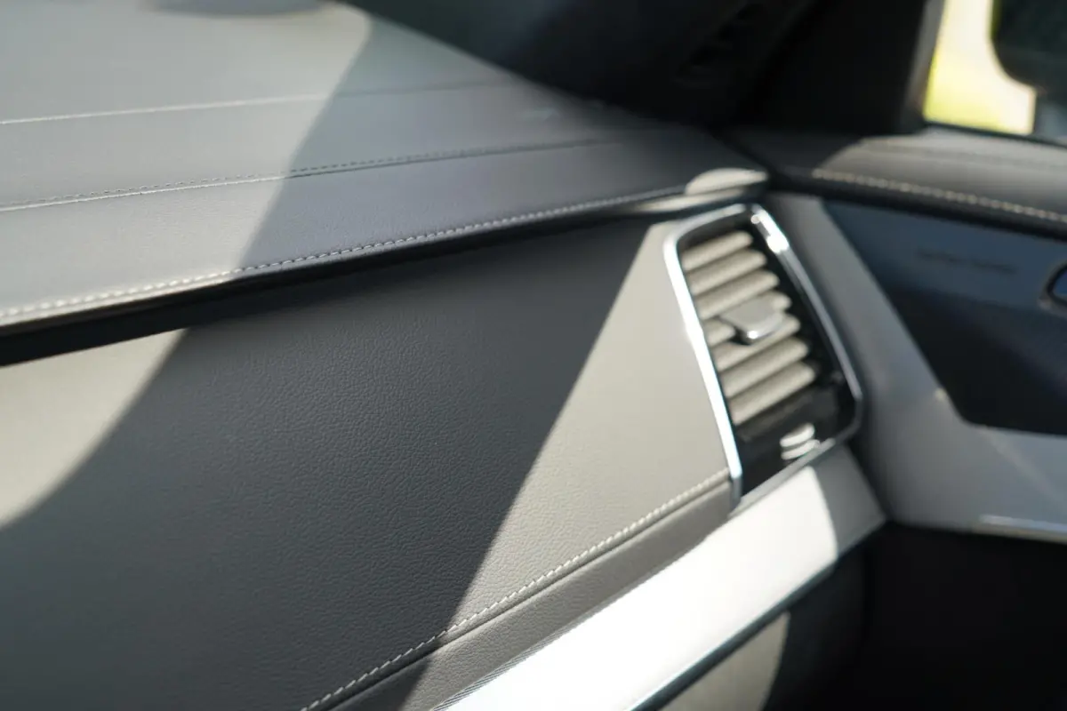 T8 Recharge AWD R-Design Long Range 7p. SOH 99% | Alcantara hemelbekleding | Head-Up | Trekhaak | 7-Persoons | Lederen interieur | 22 inch | Harman Kardon | Adaptieve cruise control | Stoel 