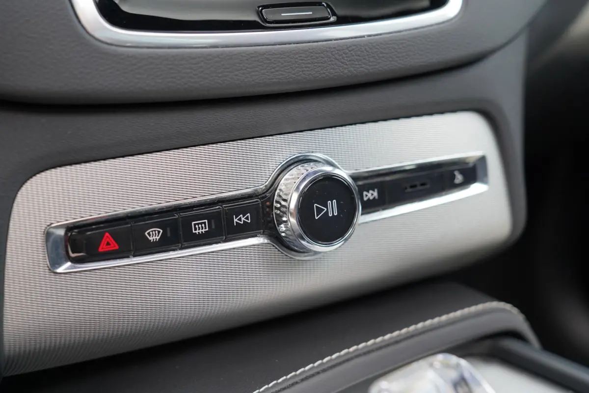 T8 Recharge AWD R-Design Long Range 7p. SOH 99% | Alcantara hemelbekleding | Head-Up | Trekhaak | 7-Persoons | Lederen interieur | 22 inch | Harman Kardon | Adaptieve cruise control | Stoel 