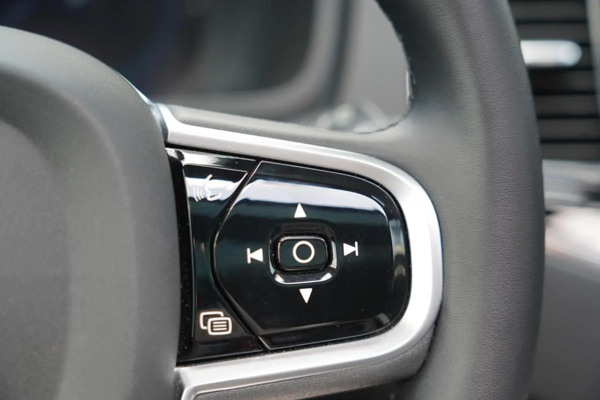 T8 Recharge AWD R-Design Long Range 7p. SOH 99% | Alcantara hemelbekleding | Head-Up | Trekhaak | 7-Persoons | Lederen interieur | 22 inch | Harman Kardon | Adaptieve cruise control | Stoel 
