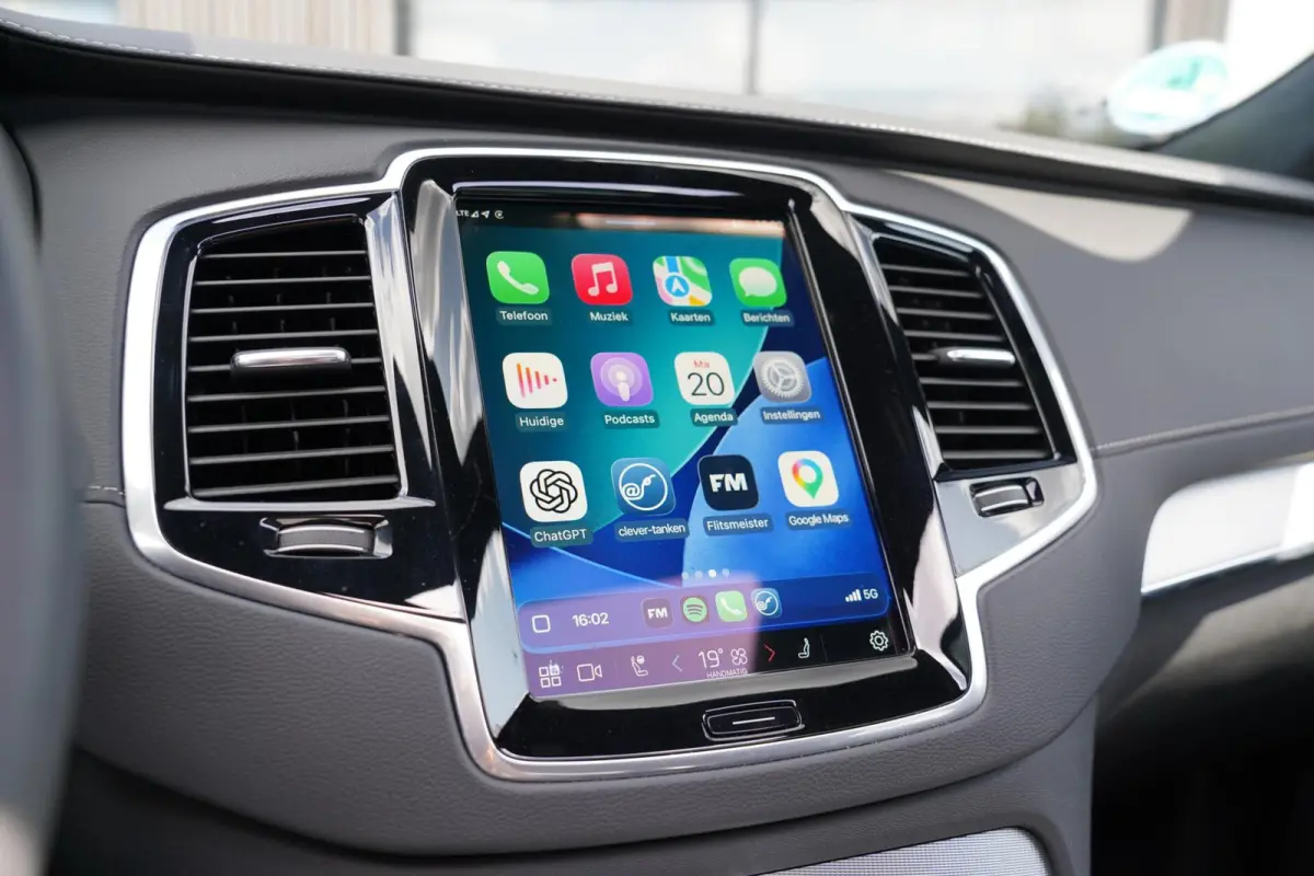 T8 Recharge AWD R-Design Long Range 7p. SOH 99% | Alcantara hemelbekleding | Head-Up | Trekhaak | 7-Persoons | Lederen interieur | 22 inch | Harman Kardon | Adaptieve cruise control | Stoel 