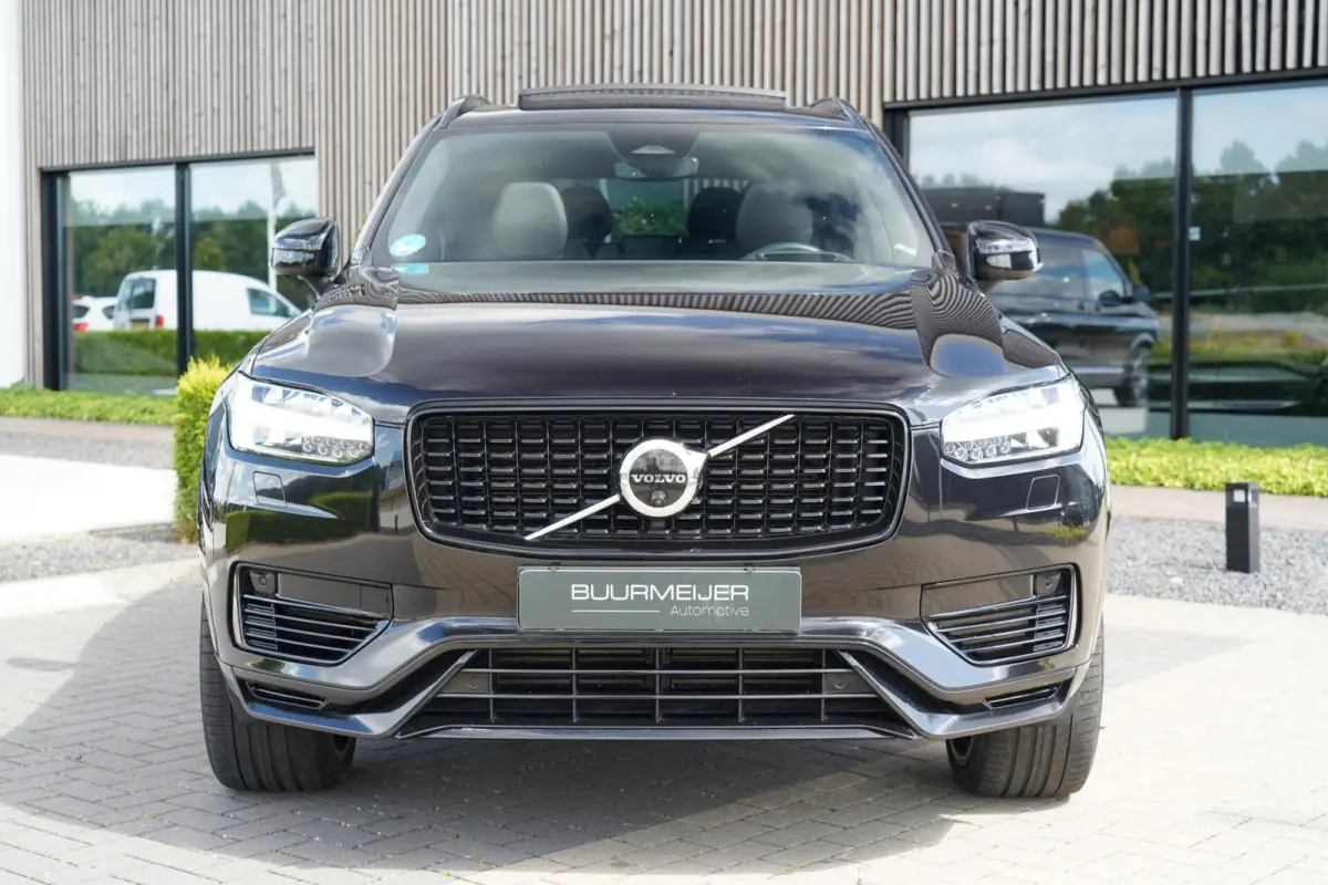 T8 Recharge AWD R-Design Long Range 7p. SOH 99% | Alcantara hemelbekleding | Head-Up | Trekhaak | 7-Persoons | Lederen interieur | 22 inch | Harman Kardon | Adaptieve cruise control | Stoel 