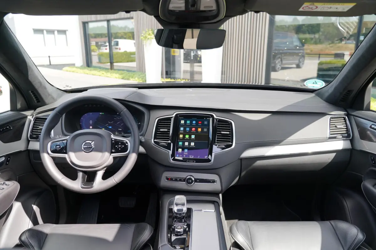 T8 Recharge AWD R-Design Long Range 7p. SOH 99% | Alcantara hemelbekleding | Head-Up | Trekhaak | 7-Persoons | Lederen interieur | 22 inch | Harman Kardon | Adaptieve cruise control | Stoel 