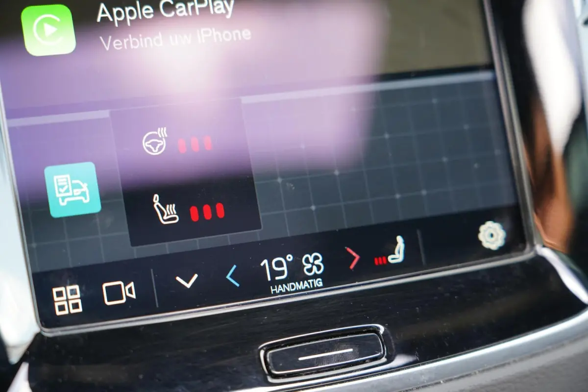 T8 Recharge AWD R-Design Long Range 7p. SOH 99% | Alcantara hemelbekleding | Head-Up | Trekhaak | 7-Persoons | Lederen interieur | 22 inch | Harman Kardon | Adaptieve cruise control | Stoel 
