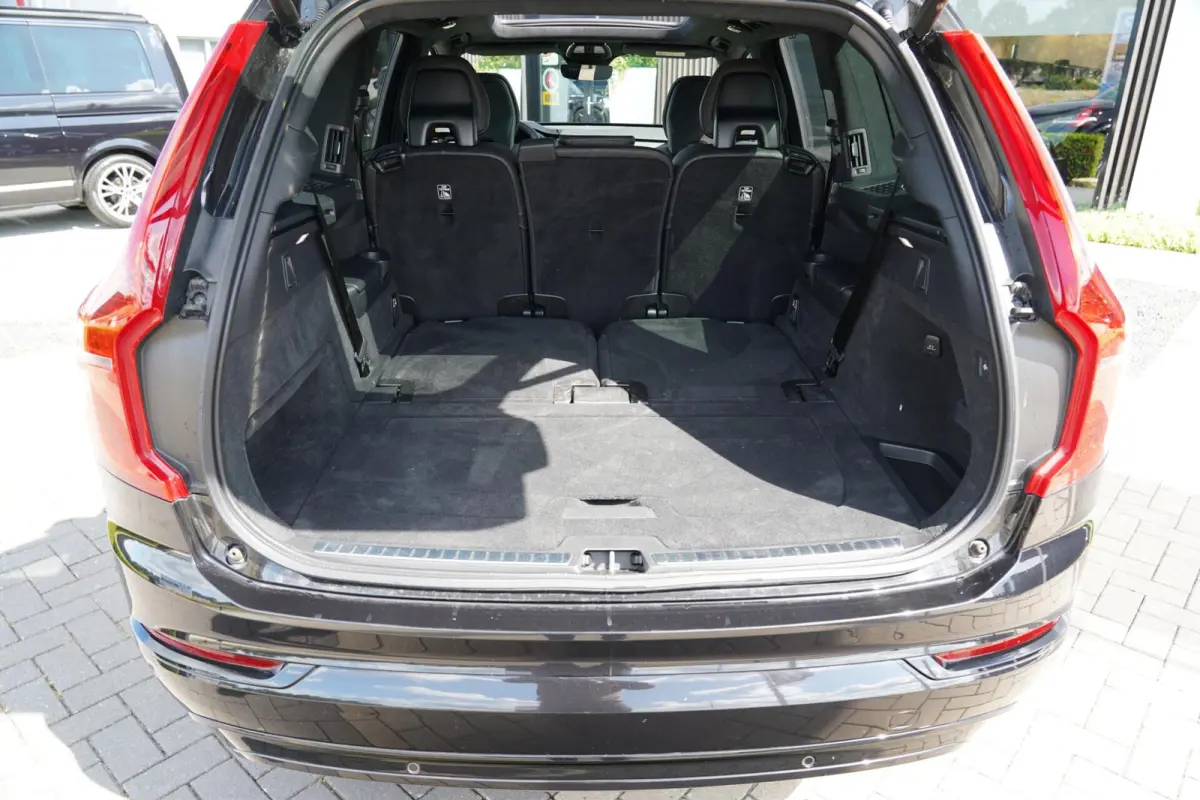 T8 Recharge AWD R-Design Long Range 7p. SOH 99% | Alcantara hemelbekleding | Head-Up | Trekhaak | 7-Persoons | Lederen interieur | 22 inch | Harman Kardon | Adaptieve cruise control | Stoel 