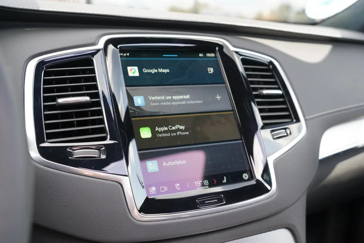 T8 Recharge AWD R-Design Long Range 7p. SOH 99% | Alcantara hemelbekleding | Head-Up | Trekhaak | 7-Persoons | Lederen interieur | 22 inch | Harman Kardon | Adaptieve cruise control | Stoel 