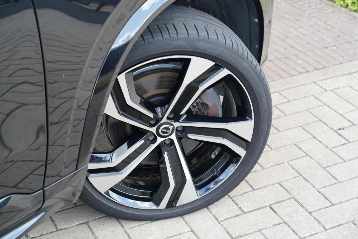 T8 Recharge AWD R-Design Long Range 7p. SOH 99% | Alcantara hemelbekleding | Head-Up | Trekhaak | 7-Persoons | Lederen interieur | 22 inch | Harman Kardon | Adaptieve cruise control | Stoel 