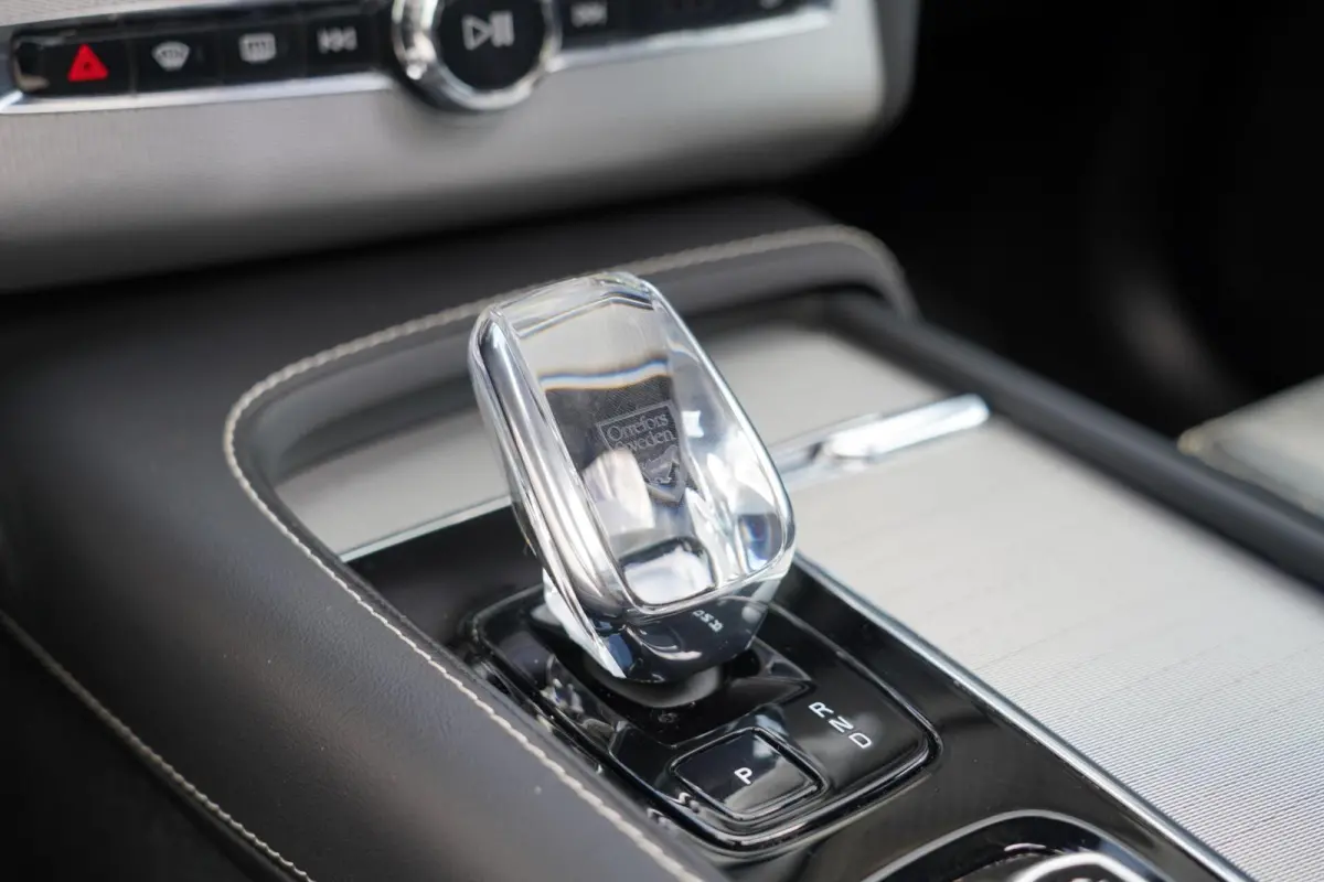 T8 Recharge AWD R-Design Long Range 7p. SOH 99% | Alcantara hemelbekleding | Head-Up | Trekhaak | 7-Persoons | Lederen interieur | 22 inch | Harman Kardon | Adaptieve cruise control | Stoel 