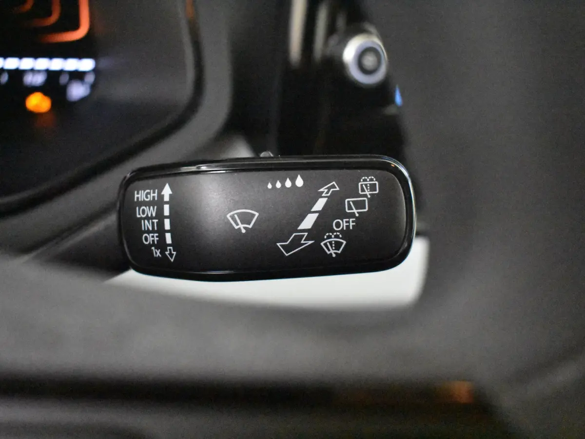 Reference | Cruise Control | Parkeersensoren achter | Rijstrookbehoudassistent (Lane Assist)