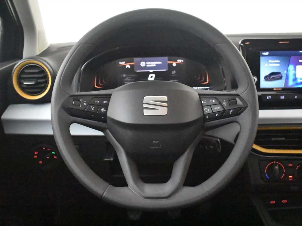 Reference | Cruise Control | Parkeersensoren achter | Rijstrookbehoudassistent (Lane Assist)
