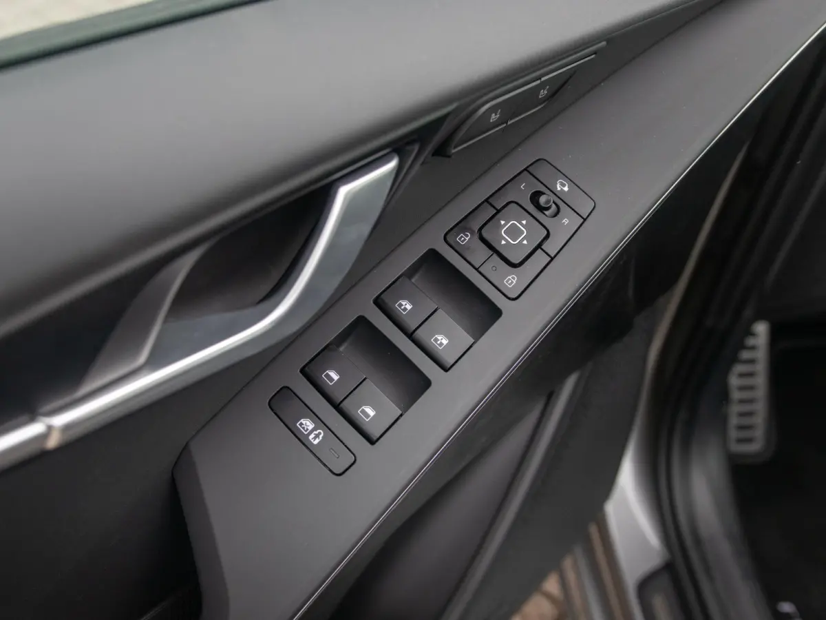1.6 GDi Hybrid ExecutiveLine | Navi | Clima | Adapt. Cruise | 18" | Leder | Schuif/Kanteldak | Premium Audio | Apple Carplay | Camera | HUD | Stoel&Stuur Verw.