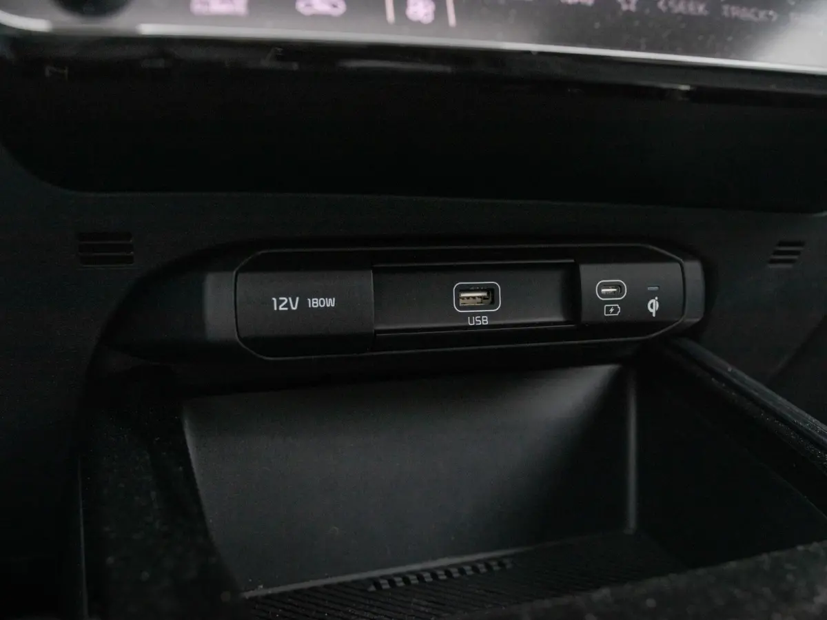 1.6 GDi Hybrid ExecutiveLine | Navi | Clima | Adapt. Cruise | 18" | Leder | Schuif/Kanteldak | Premium Audio | Apple Carplay | Camera | HUD | Stoel&Stuur Verw.