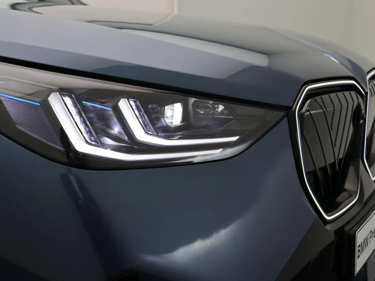 30e xDrive M Sportpakket Pro | SoH 100% | Professional Pack | Comfort Pack | Premium Pack | Trekhaak | Panoramadak | 	Driving Assistant Plus | Harman Kardon | 20''