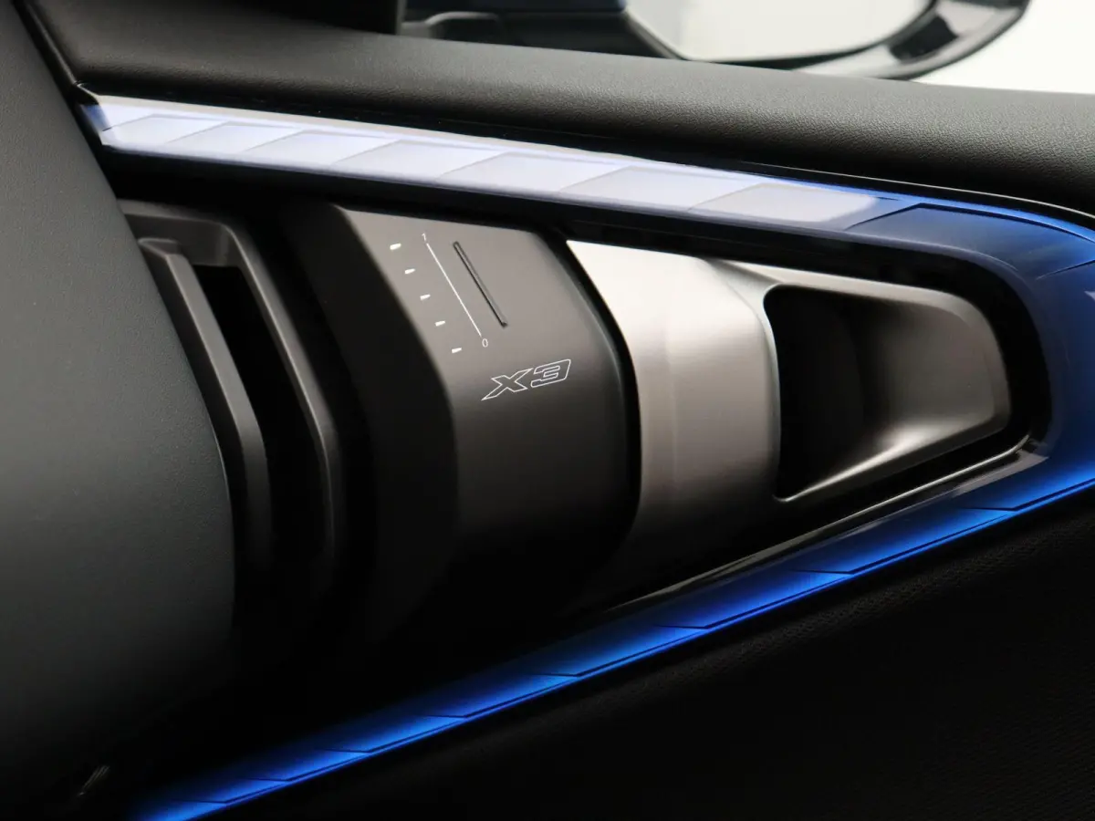 30e xDrive M Sportpakket Pro | SoH 100% | Professional Pack | Comfort Pack | Premium Pack | Trekhaak | Panoramadak | 	Driving Assistant Plus | Harman Kardon | 20''