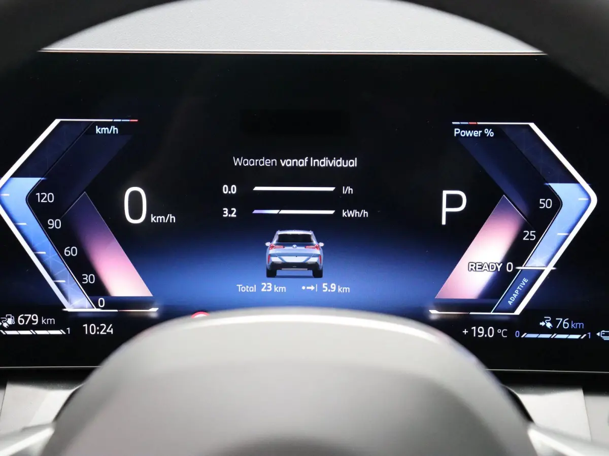 30e xDrive M Sportpakket Pro | SoH 100% | Professional Pack | Comfort Pack | Premium Pack | Trekhaak | Panoramadak | 	Driving Assistant Plus | Harman Kardon | 20''