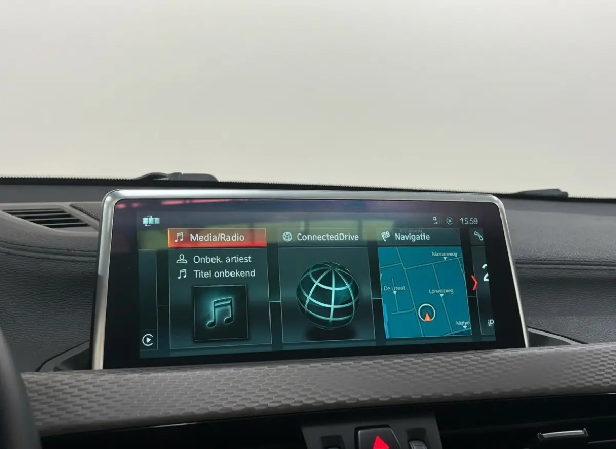 SDrive18i - H&K - Pano - Stoelverwarming - Cruise