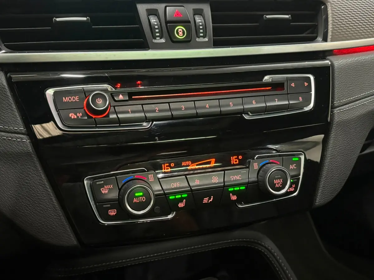 SDrive18i - H&K - Pano - Stoelverwarming - Cruise