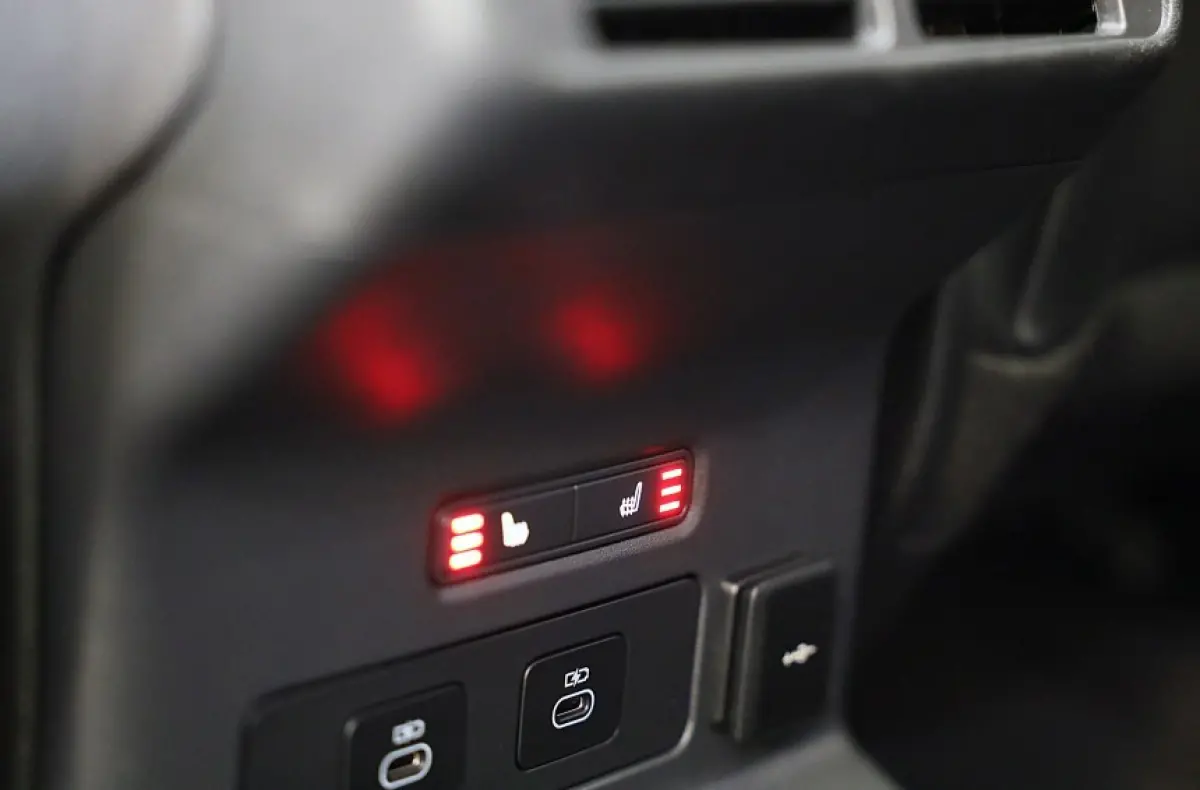 2.0 P400e R-Dynamic HSE / Acc / Lane Assist / Dode Hoek / 360 Camera / Memory / Meridian / Leder