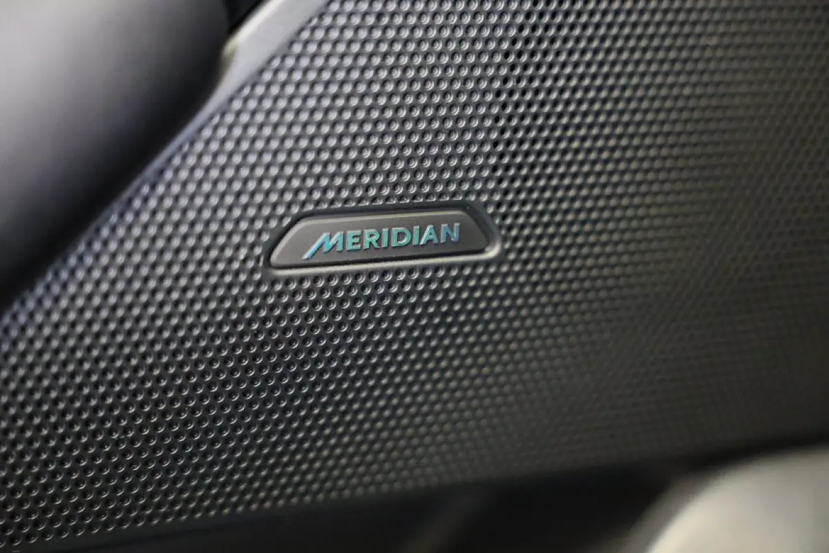 2.0 P400e R-Dynamic HSE / Acc / Lane Assist / Dode Hoek / 360 Camera / Memory / Meridian / Leder
