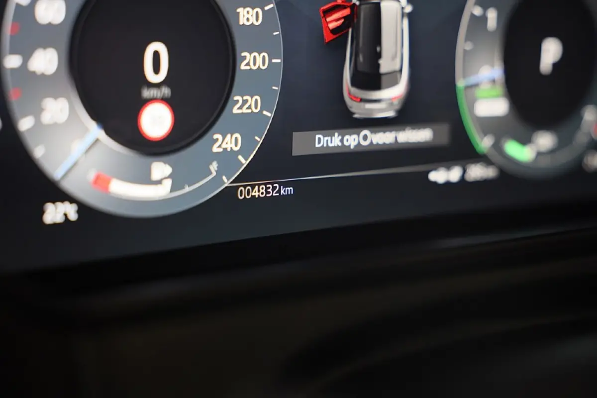 2.0 P400e R-Dynamic HSE / Acc / Lane Assist / Dode Hoek / 360 Camera / Memory / Meridian / Leder