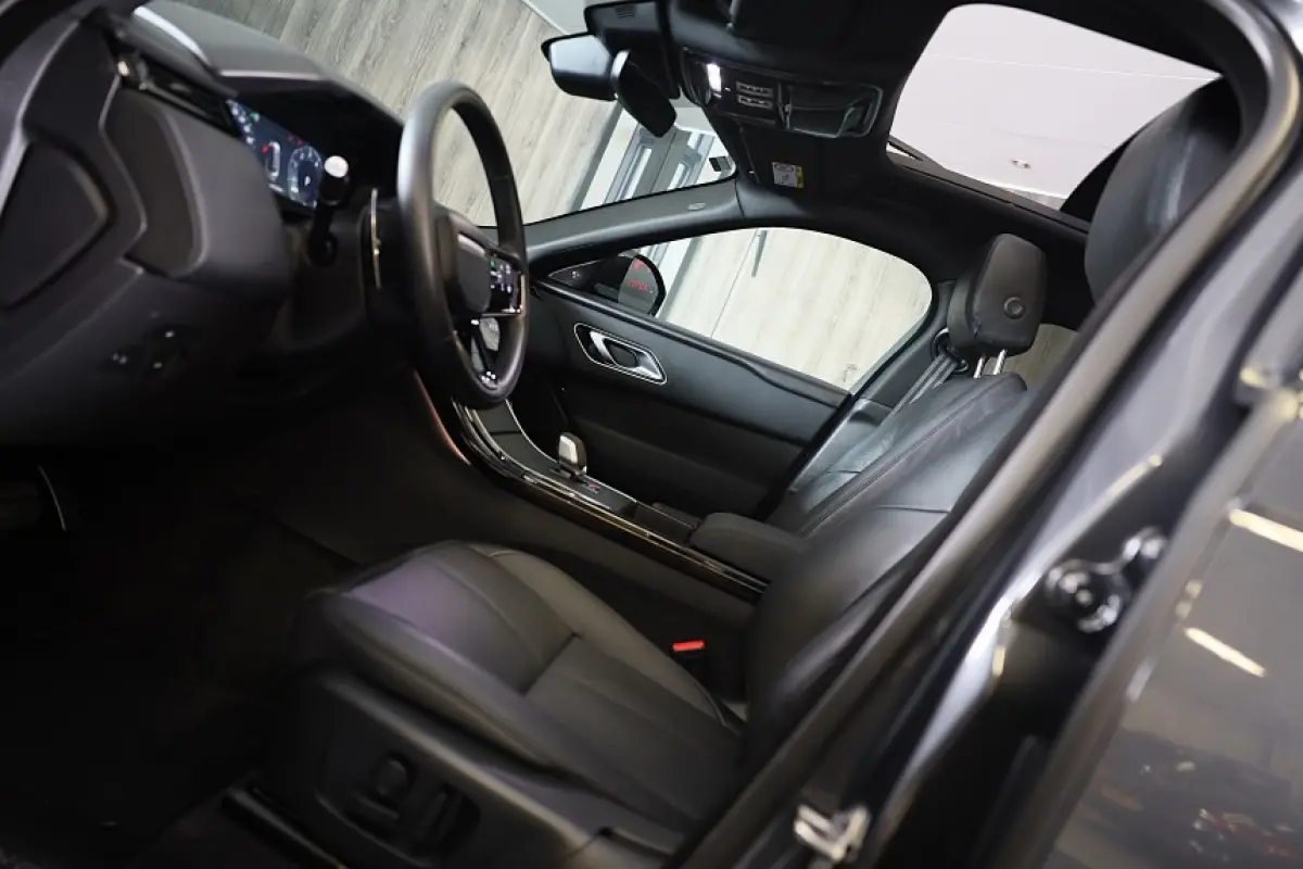 2.0 P400e R-Dynamic HSE / Acc / Lane Assist / Dode Hoek / 360 Camera / Memory / Meridian / Leder
