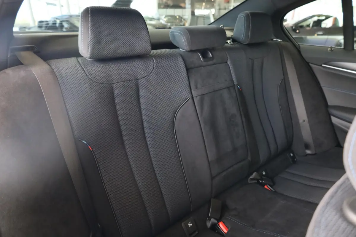 545e xDrive High Executive | M Sportpakket | SOH 95,7% | Adaptieve Cruise Control | Stuurwiel verwarming | 19'' LMV