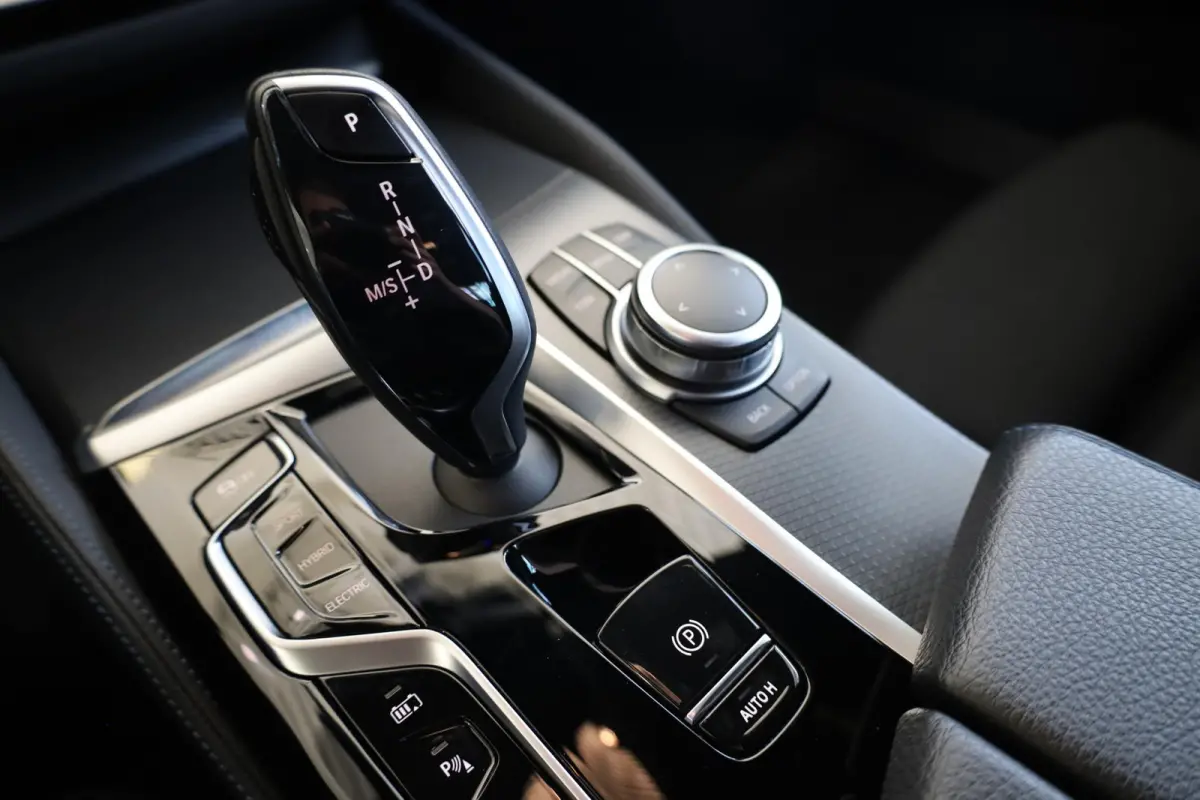 545e xDrive High Executive | M Sportpakket | SOH 95,7% | Adaptieve Cruise Control | Stuurwiel verwarming | 19'' LMV