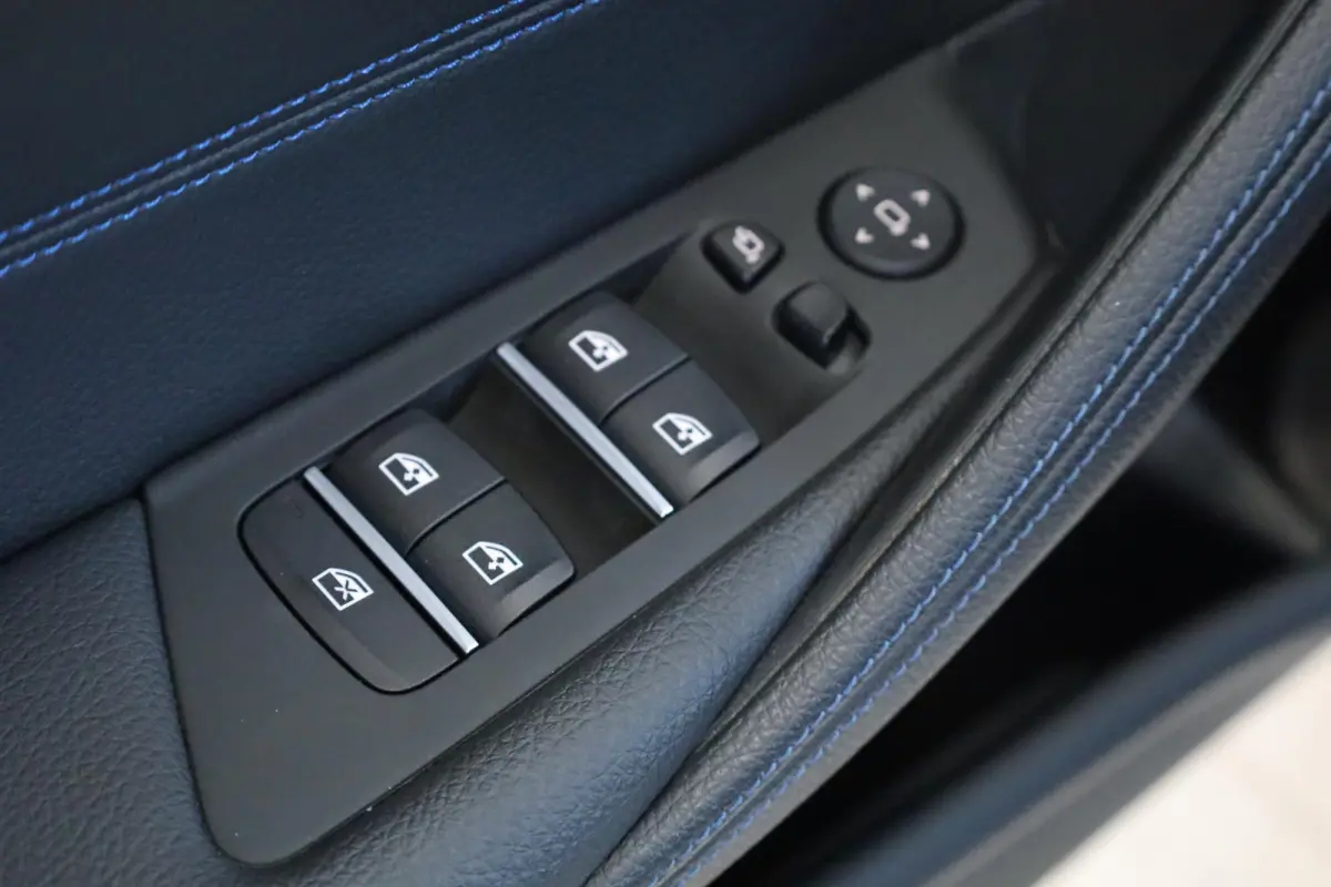 545e xDrive High Executive | M Sportpakket | SOH 95,7% | Adaptieve Cruise Control | Stuurwiel verwarming | 19'' LMV