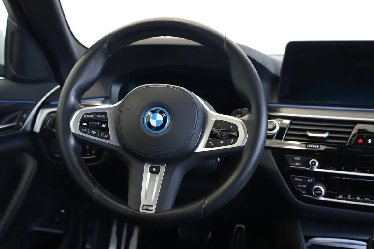 545e xDrive High Executive | M Sportpakket | SOH 95,7% | Adaptieve Cruise Control | Stuurwiel verwarming | 19'' LMV