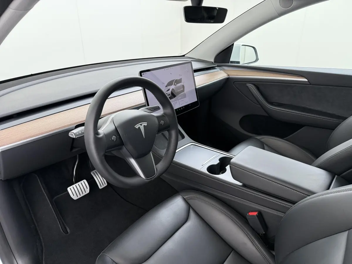 Performance AWD 75 kWh VAN:43.900,- VOOR:40.877,- UW HERFSTVOORDEEL:3.023,- SOH 94% | AFN. TREKHAAK | 21 INCH TURBINE VELGEN | TESLA GARANTIE T/M 01-2028 OF 80.000 KM | ACCU & AANDRIJFLIJN G