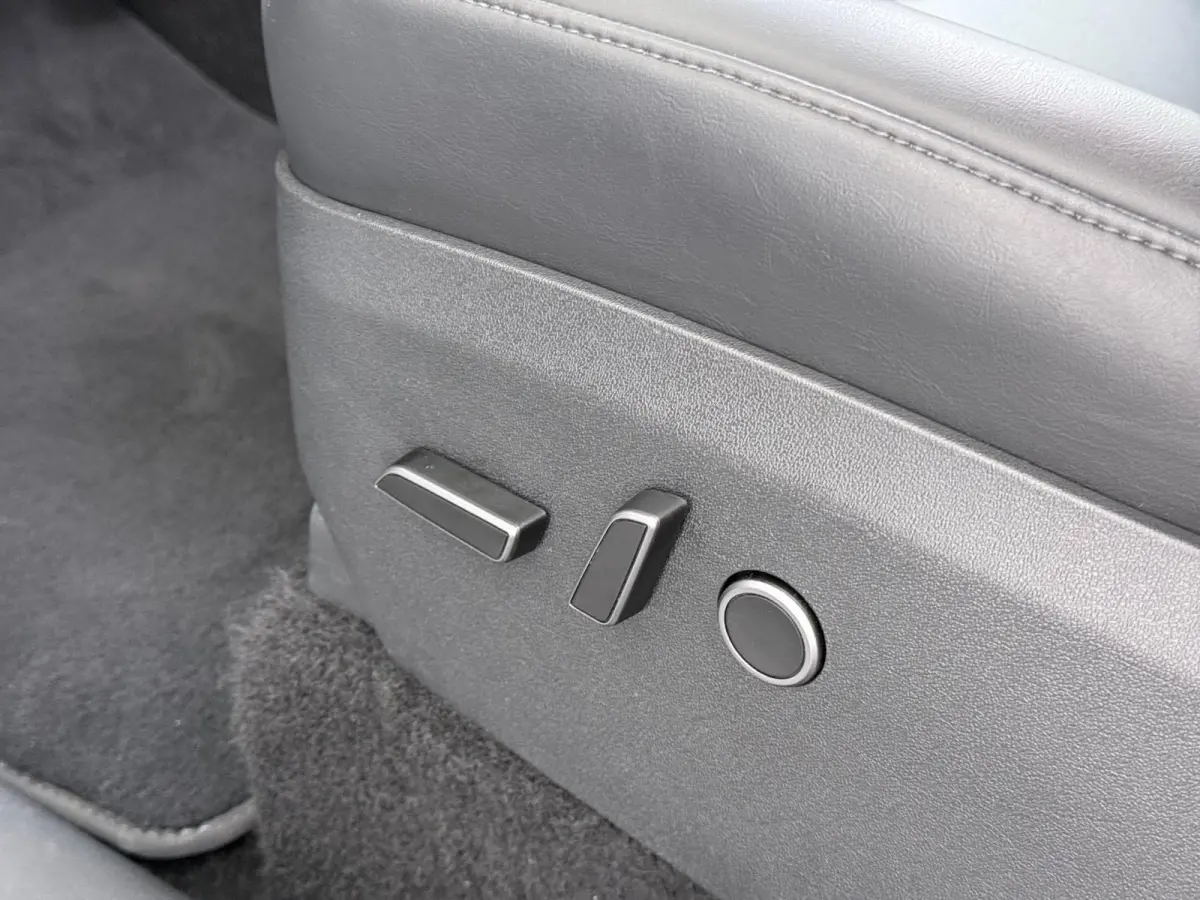 Performance AWD 75 kWh VAN:43.900,- VOOR:40.877,- UW HERFSTVOORDEEL:3.023,- SOH 94% | AFN. TREKHAAK | 21 INCH TURBINE VELGEN | TESLA GARANTIE T/M 01-2028 OF 80.000 KM | ACCU & AANDRIJFLIJN G