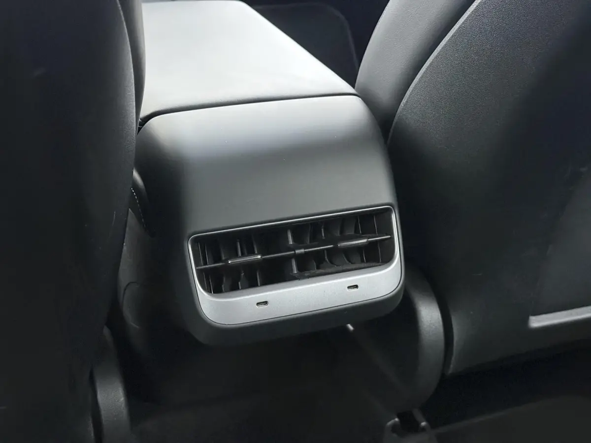 Performance AWD 75 kWh VAN:43.900,- VOOR:40.877,- UW HERFSTVOORDEEL:3.023,- SOH 94% | AFN. TREKHAAK | 21 INCH TURBINE VELGEN | TESLA GARANTIE T/M 01-2028 OF 80.000 KM | ACCU & AANDRIJFLIJN G