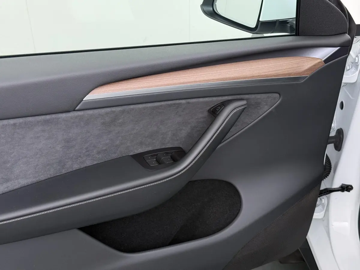 Performance AWD 75 kWh VAN:43.900,- VOOR:40.877,- UW HERFSTVOORDEEL:3.023,- SOH 94% | AFN. TREKHAAK | 21 INCH TURBINE VELGEN | TESLA GARANTIE T/M 01-2028 OF 80.000 KM | ACCU & AANDRIJFLIJN G