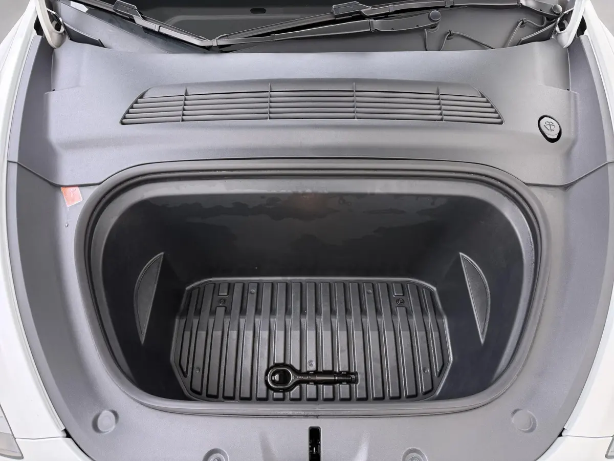 Performance AWD 75 kWh VAN:43.900,- VOOR:40.877,- UW HERFSTVOORDEEL:3.023,- SOH 94% | AFN. TREKHAAK | 21 INCH TURBINE VELGEN | TESLA GARANTIE T/M 01-2028 OF 80.000 KM | ACCU & AANDRIJFLIJN G