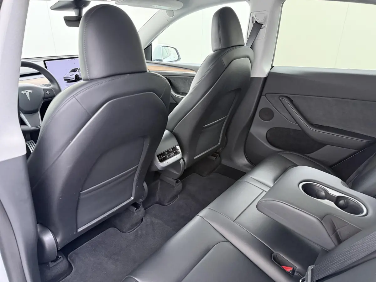 Performance AWD 75 kWh VAN:43.900,- VOOR:40.877,- UW HERFSTVOORDEEL:3.023,- SOH 94% | AFN. TREKHAAK | 21 INCH TURBINE VELGEN | TESLA GARANTIE T/M 01-2028 OF 80.000 KM | ACCU & AANDRIJFLIJN G
