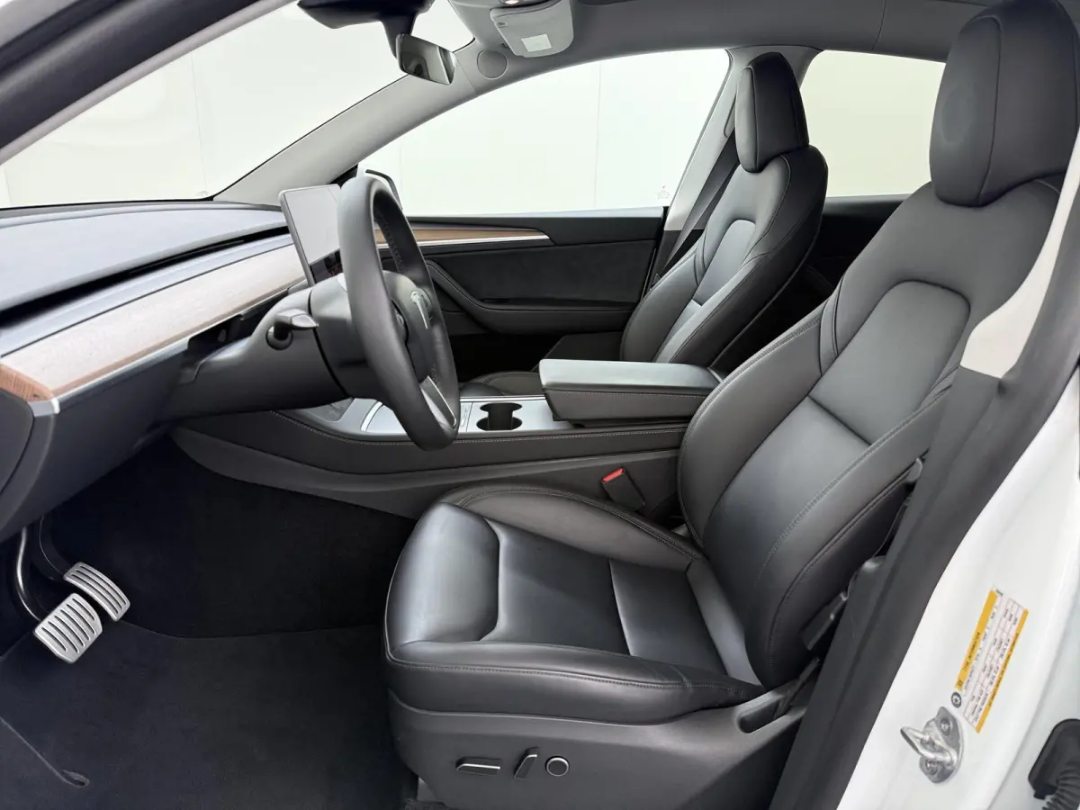 Performance AWD 75 kWh VAN:43.900,- VOOR:40.877,- UW HERFSTVOORDEEL:3.023,- SOH 94% | AFN. TREKHAAK | 21 INCH TURBINE VELGEN | TESLA GARANTIE T/M 01-2028 OF 80.000 KM | ACCU & AANDRIJFLIJN G