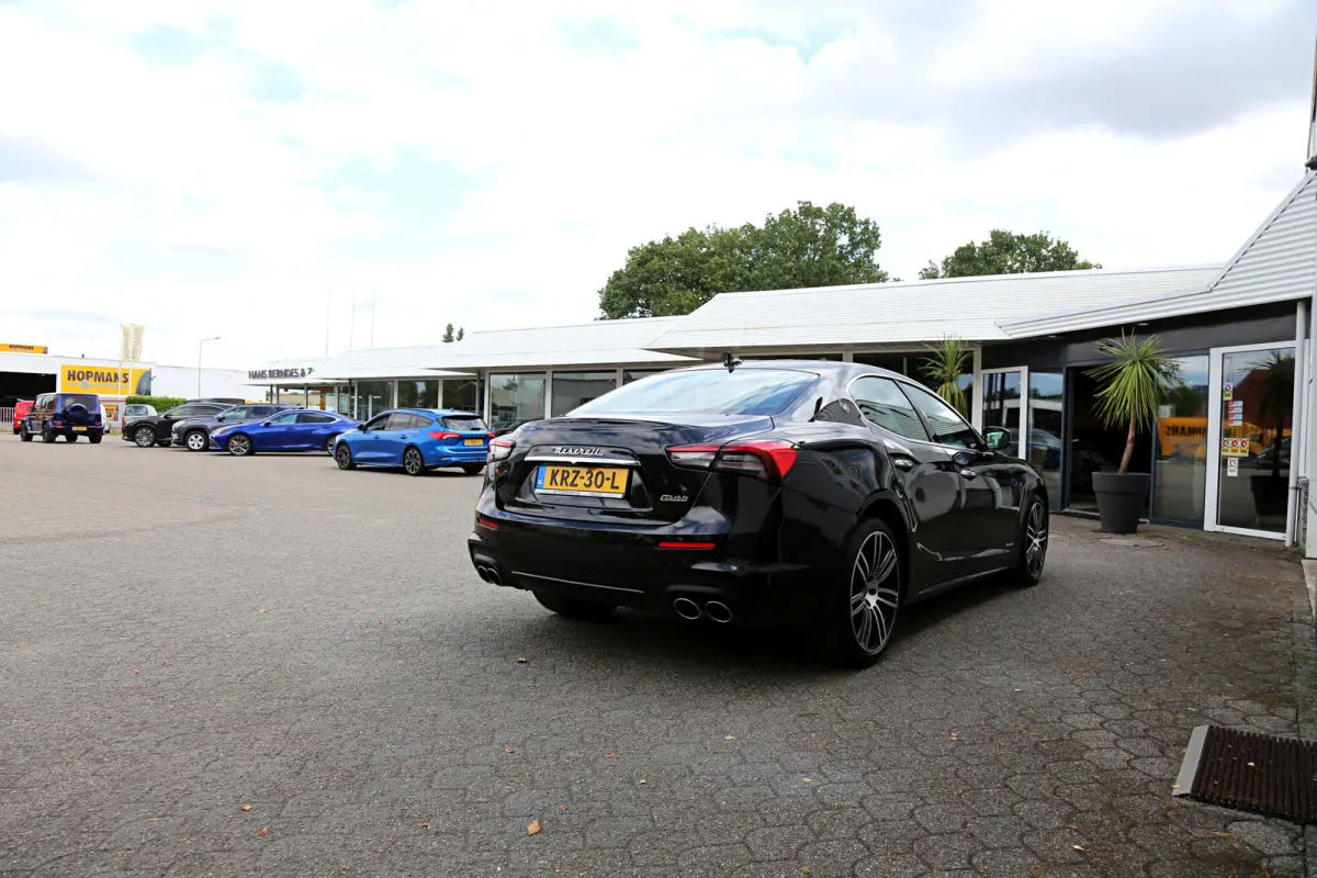 2.0 MHEV GranLusso*Perfect Maserati Onderh.*Softclose/Dubbel Glas/ACC met stuurhulp/H&K/DAB/Apple Carplay-Android/Keyless Entry+Go/Camera/Stoelverw./Stuurverw./Memorie/VOL*