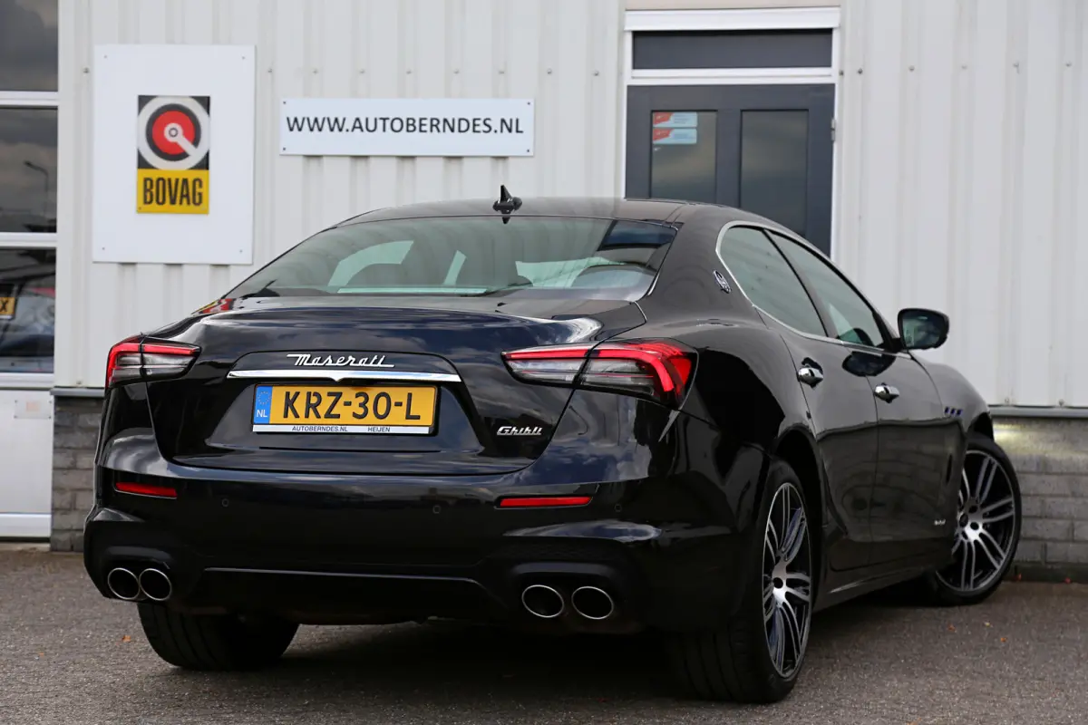 2.0 MHEV GranLusso*Perfect Maserati Onderh.*Softclose/Dubbel Glas/ACC met stuurhulp/H&K/DAB/Apple Carplay-Android/Keyless Entry+Go/Camera/Stoelverw./Stuurverw./Memorie/VOL*