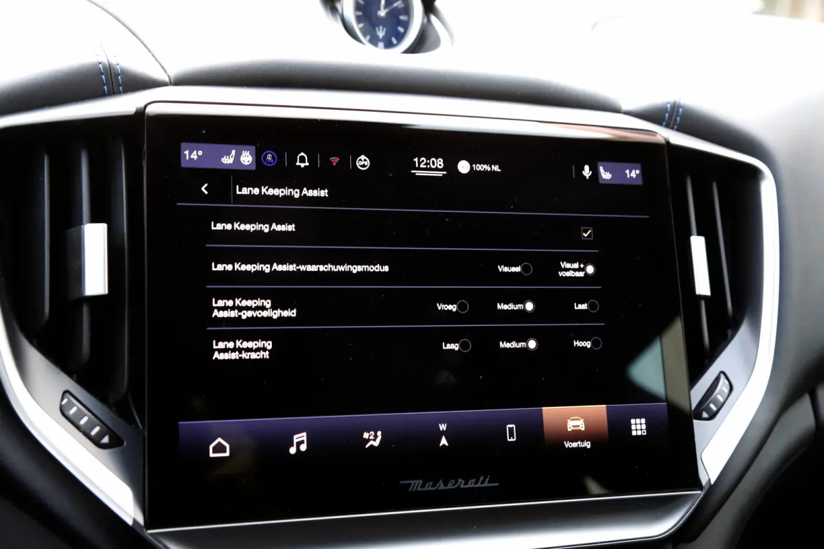 2.0 MHEV GranLusso*Perfect Maserati Onderh.*Softclose/Dubbel Glas/ACC met stuurhulp/H&K/DAB/Apple Carplay-Android/Keyless Entry+Go/Camera/Stoelverw./Stuurverw./Memorie/VOL*