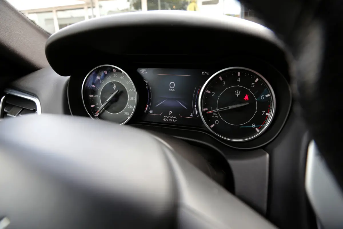 2.0 MHEV GranLusso*Perfect Maserati Onderh.*Softclose/Dubbel Glas/ACC met stuurhulp/H&K/DAB/Apple Carplay-Android/Keyless Entry+Go/Camera/Stoelverw./Stuurverw./Memorie/VOL*