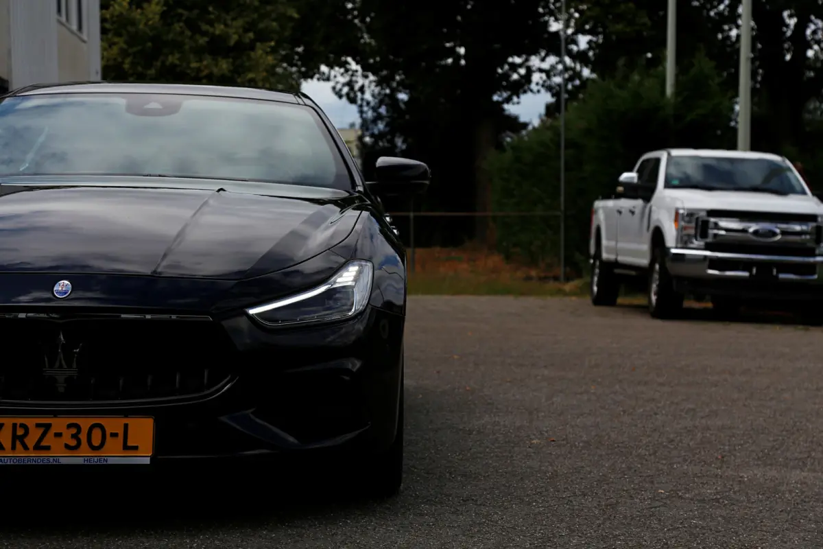 2.0 MHEV GranLusso*Perfect Maserati Onderh.*Softclose/Dubbel Glas/ACC met stuurhulp/H&K/DAB/Apple Carplay-Android/Keyless Entry+Go/Camera/Stoelverw./Stuurverw./Memorie/VOL*