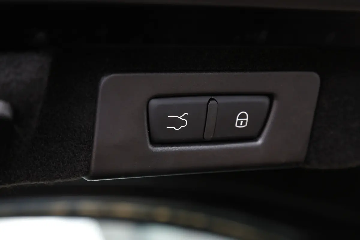 2.0 MHEV GranLusso*Perfect Maserati Onderh.*Softclose/Dubbel Glas/ACC met stuurhulp/H&K/DAB/Apple Carplay-Android/Keyless Entry+Go/Camera/Stoelverw./Stuurverw./Memorie/VOL*