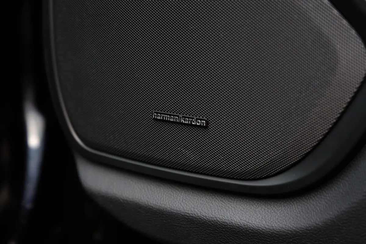 2.0 MHEV GranLusso*Perfect Maserati Onderh.*Softclose/Dubbel Glas/ACC met stuurhulp/H&K/DAB/Apple Carplay-Android/Keyless Entry+Go/Camera/Stoelverw./Stuurverw./Memorie/VOL*