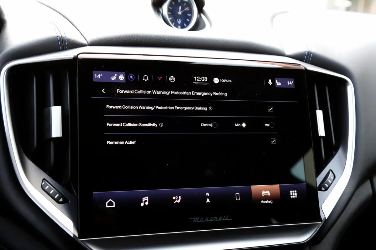 2.0 MHEV GranLusso*Perfect Maserati Onderh.*Softclose/Dubbel Glas/ACC met stuurhulp/H&K/DAB/Apple Carplay-Android/Keyless Entry+Go/Camera/Stoelverw./Stuurverw./Memorie/VOL*