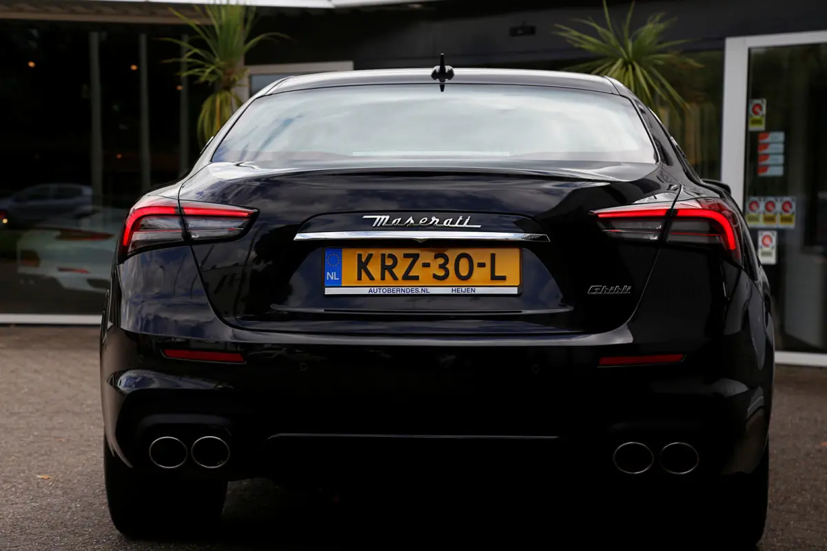 2.0 MHEV GranLusso*Perfect Maserati Onderh.*Softclose/Dubbel Glas/ACC met stuurhulp/H&K/DAB/Apple Carplay-Android/Keyless Entry+Go/Camera/Stoelverw./Stuurverw./Memorie/VOL*