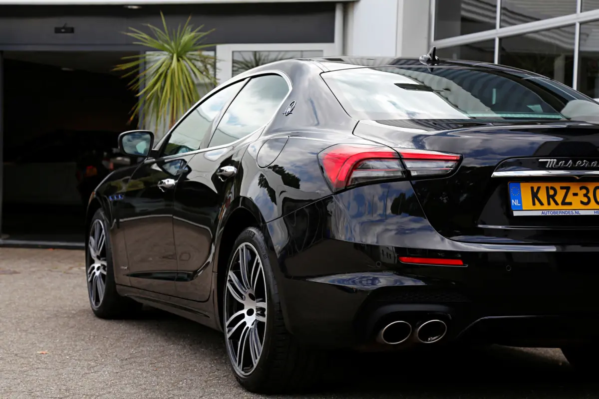 2.0 MHEV GranLusso*Perfect Maserati Onderh.*Softclose/Dubbel Glas/ACC met stuurhulp/H&K/DAB/Apple Carplay-Android/Keyless Entry+Go/Camera/Stoelverw./Stuurverw./Memorie/VOL*