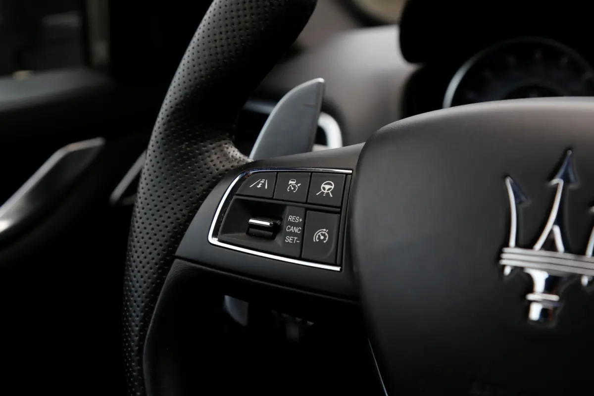 2.0 MHEV GranLusso*Perfect Maserati Onderh.*Softclose/Dubbel Glas/ACC met stuurhulp/H&K/DAB/Apple Carplay-Android/Keyless Entry+Go/Camera/Stoelverw./Stuurverw./Memorie/VOL*