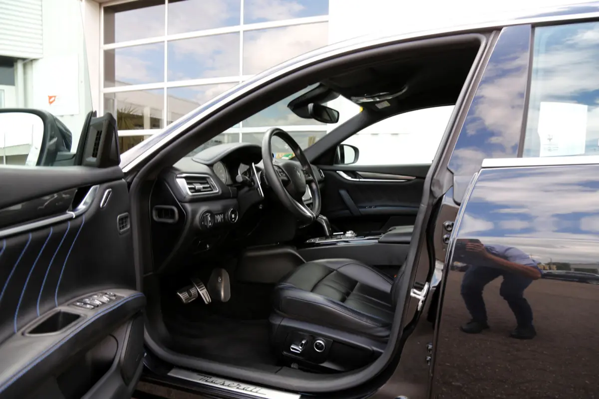 2.0 MHEV GranLusso*Perfect Maserati Onderh.*Softclose/Dubbel Glas/ACC met stuurhulp/H&K/DAB/Apple Carplay-Android/Keyless Entry+Go/Camera/Stoelverw./Stuurverw./Memorie/VOL*