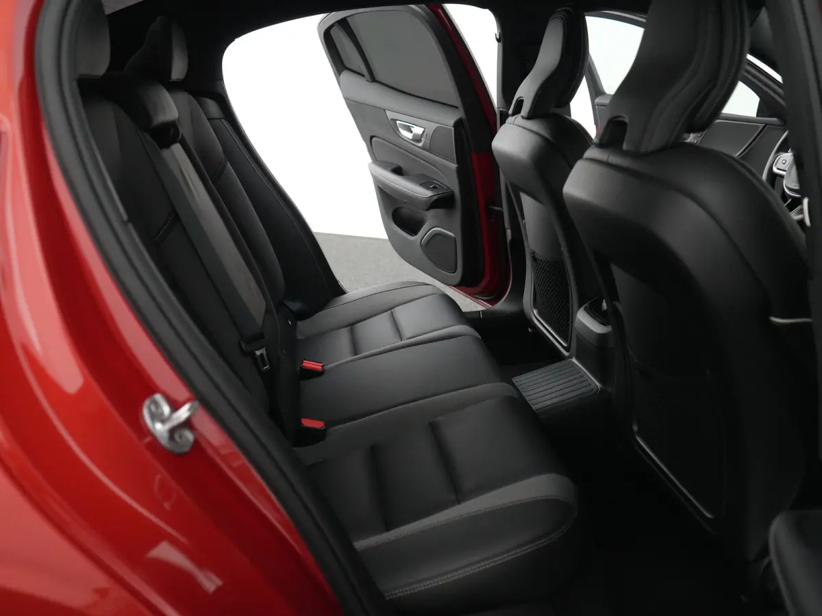 T8 Recharge AWD Plus Dark | Long Range | 455pk | 360° Camera | Privacy Glass | 19" | Elek bestuurderstoel | Keyless